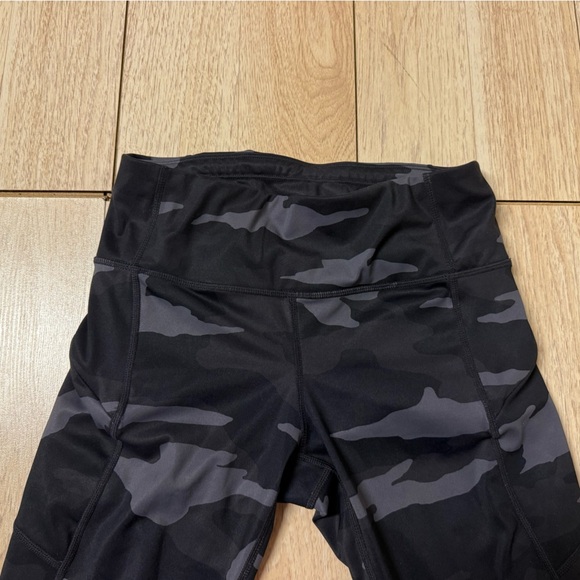 Athleta Contender Camo Leggings 7/8 - Picture 6 of 9